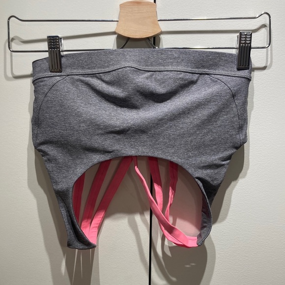 Lululemon sports bra with pads - Picture 1 of 4